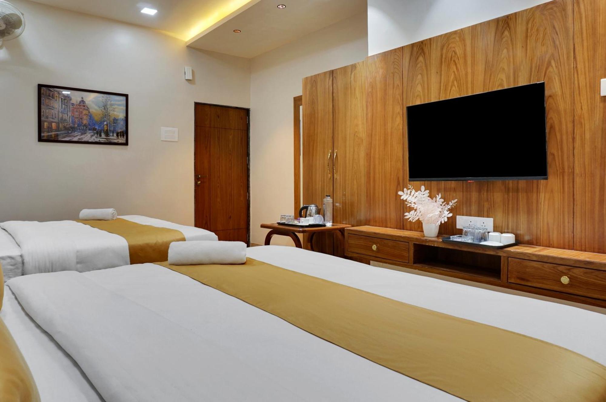 Hotel Sayba Executive Пуна Экстерьер фото