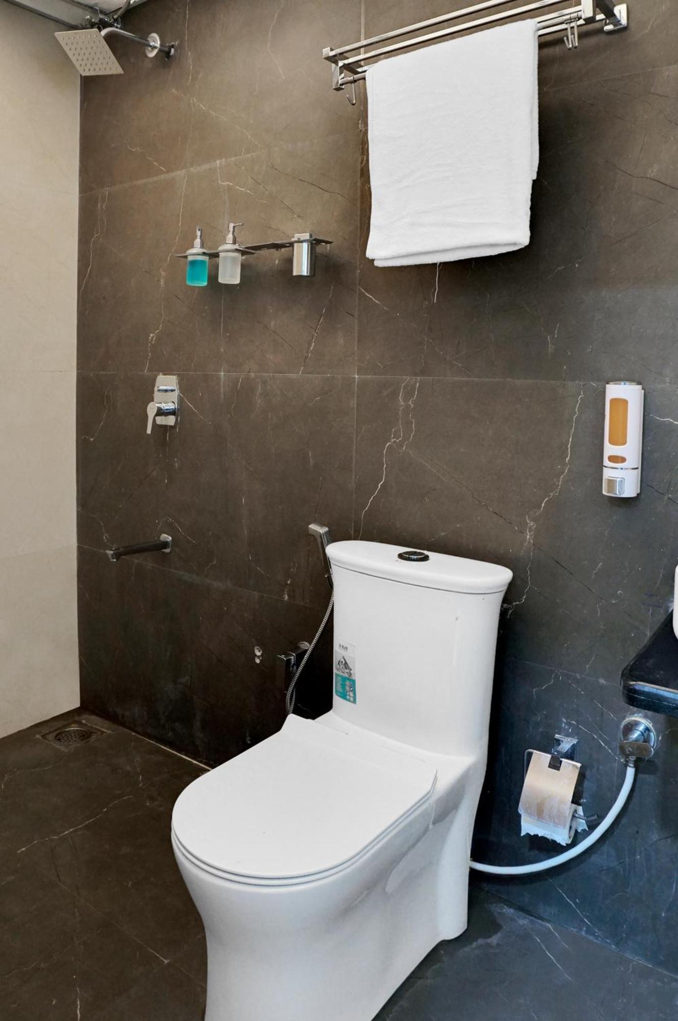Hotel Sayba Executive Пуна Экстерьер фото