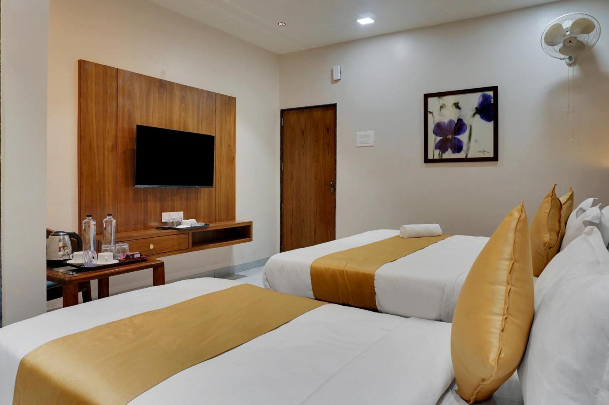 Hotel Sayba Executive Пуна Экстерьер фото