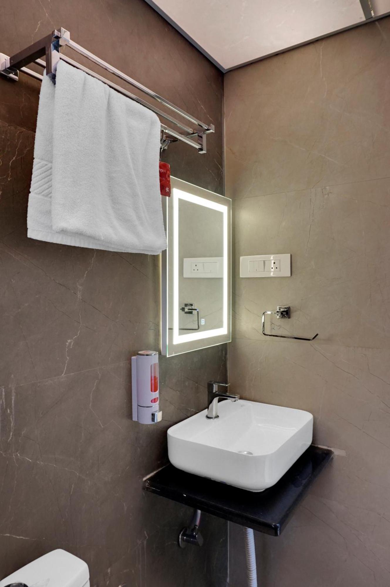 Hotel Sayba Executive Пуна Экстерьер фото