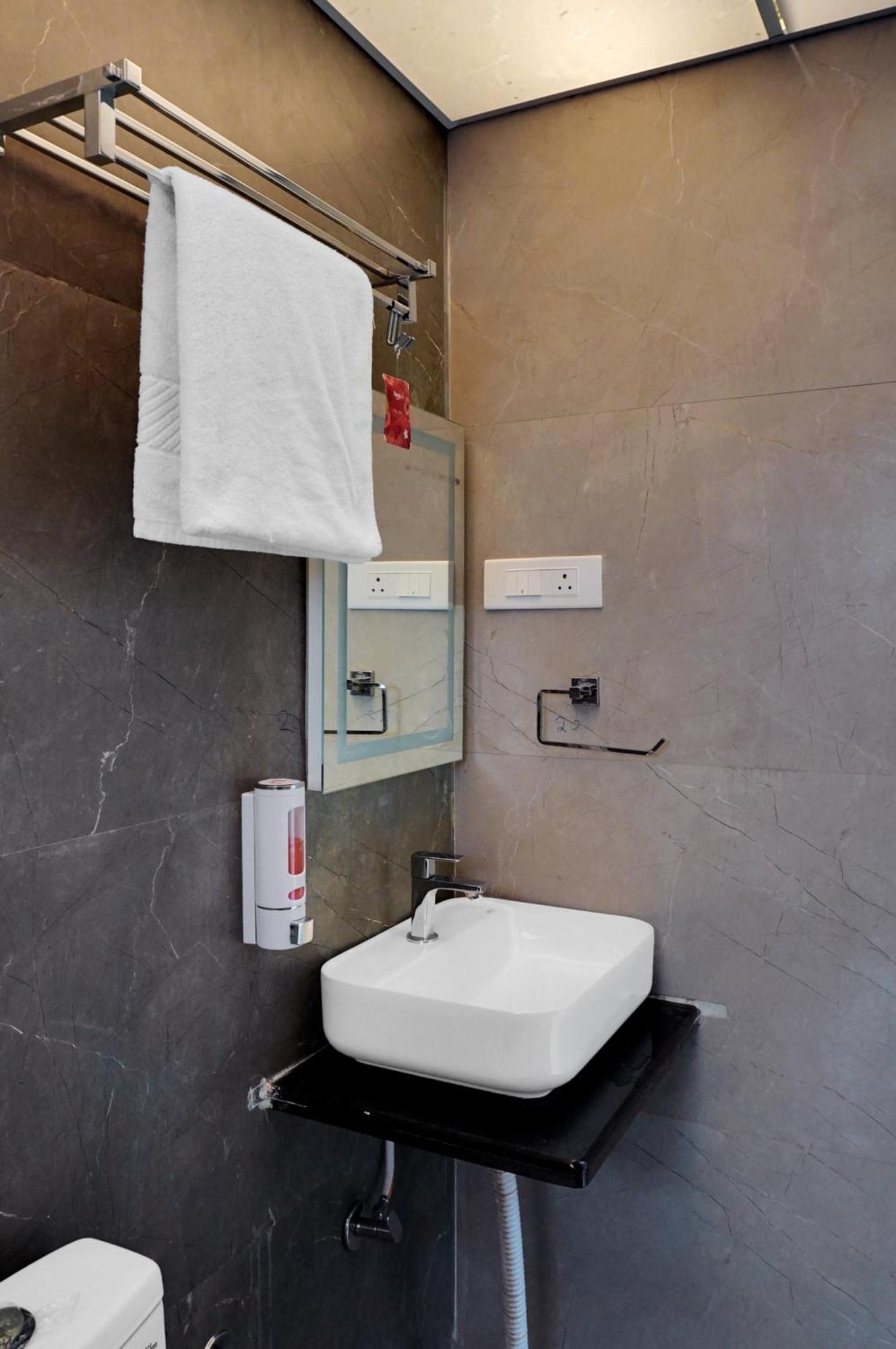 Hotel Sayba Executive Пуна Экстерьер фото