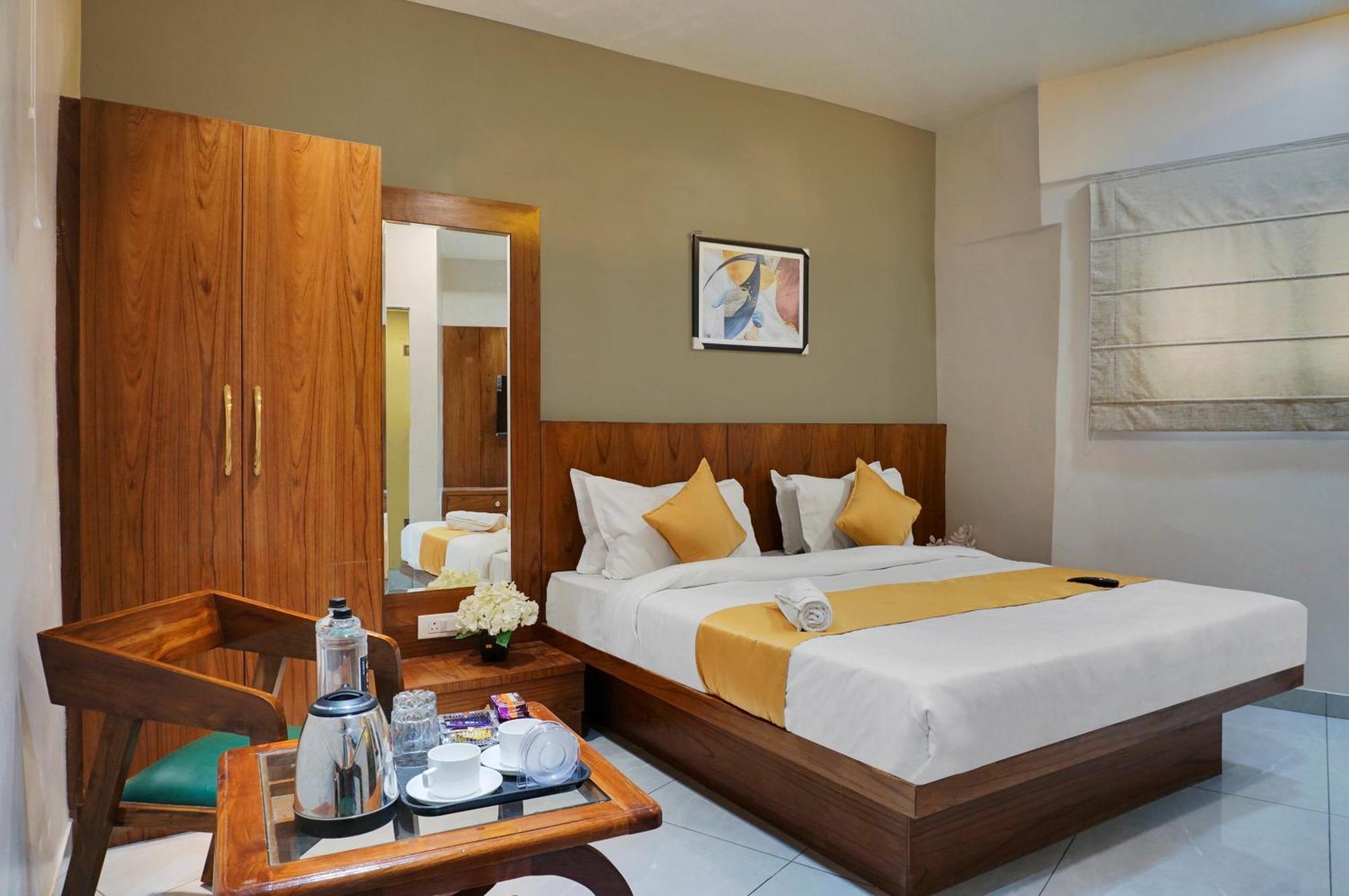 Hotel Sayba Executive Пуна Экстерьер фото