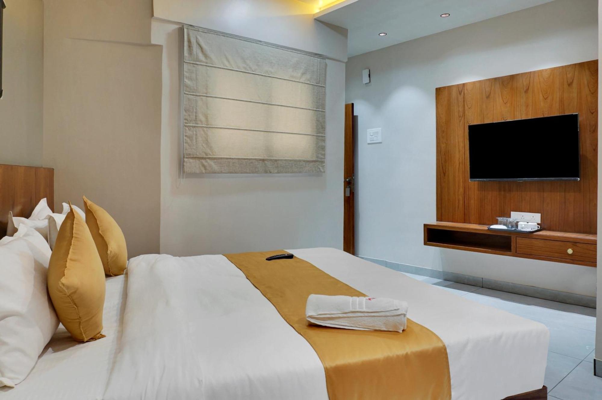 Hotel Sayba Executive Пуна Экстерьер фото