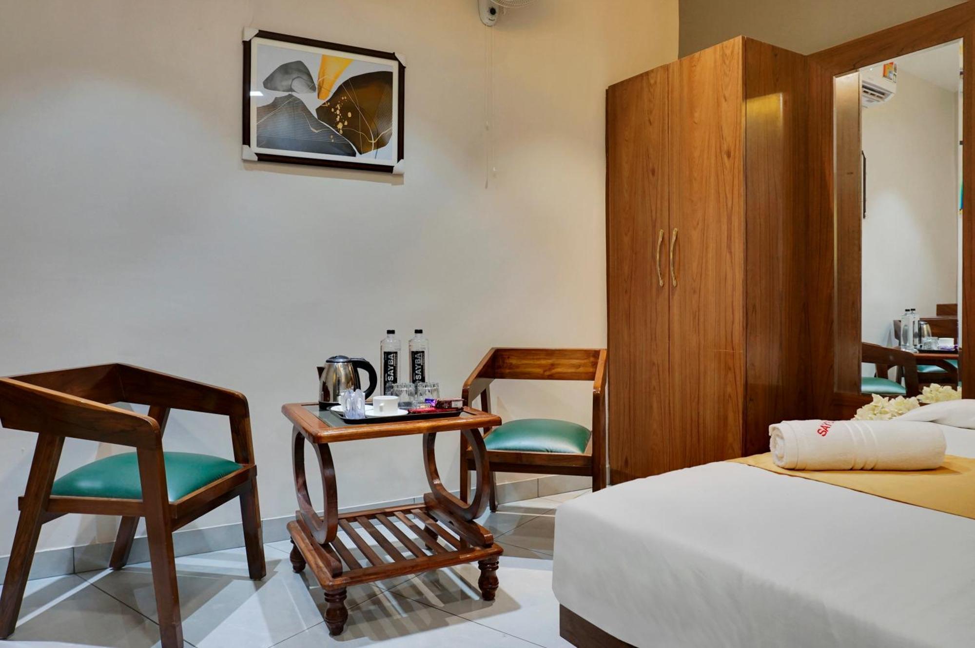 Hotel Sayba Executive Пуна Экстерьер фото