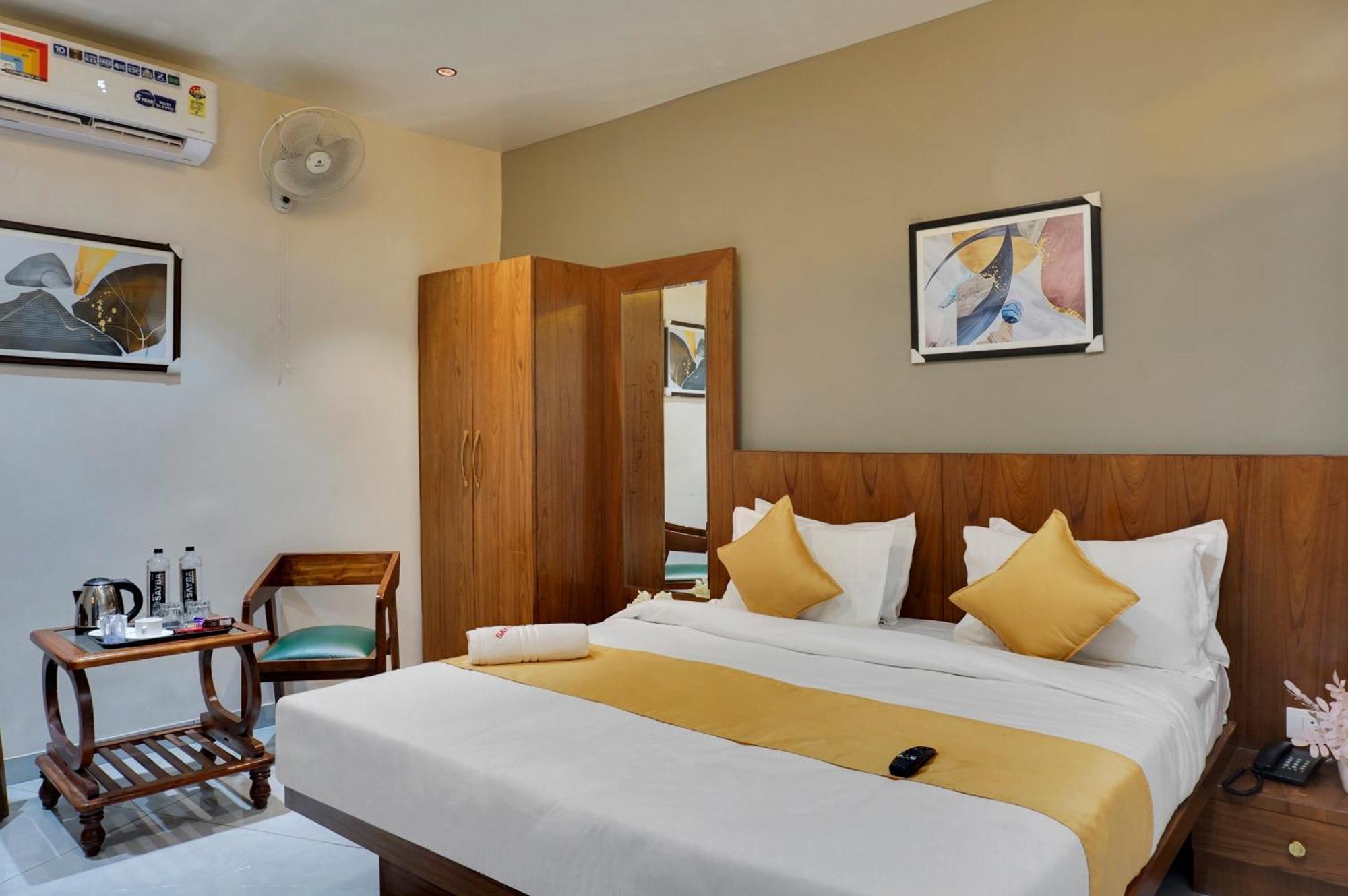 Hotel Sayba Executive Пуна Экстерьер фото