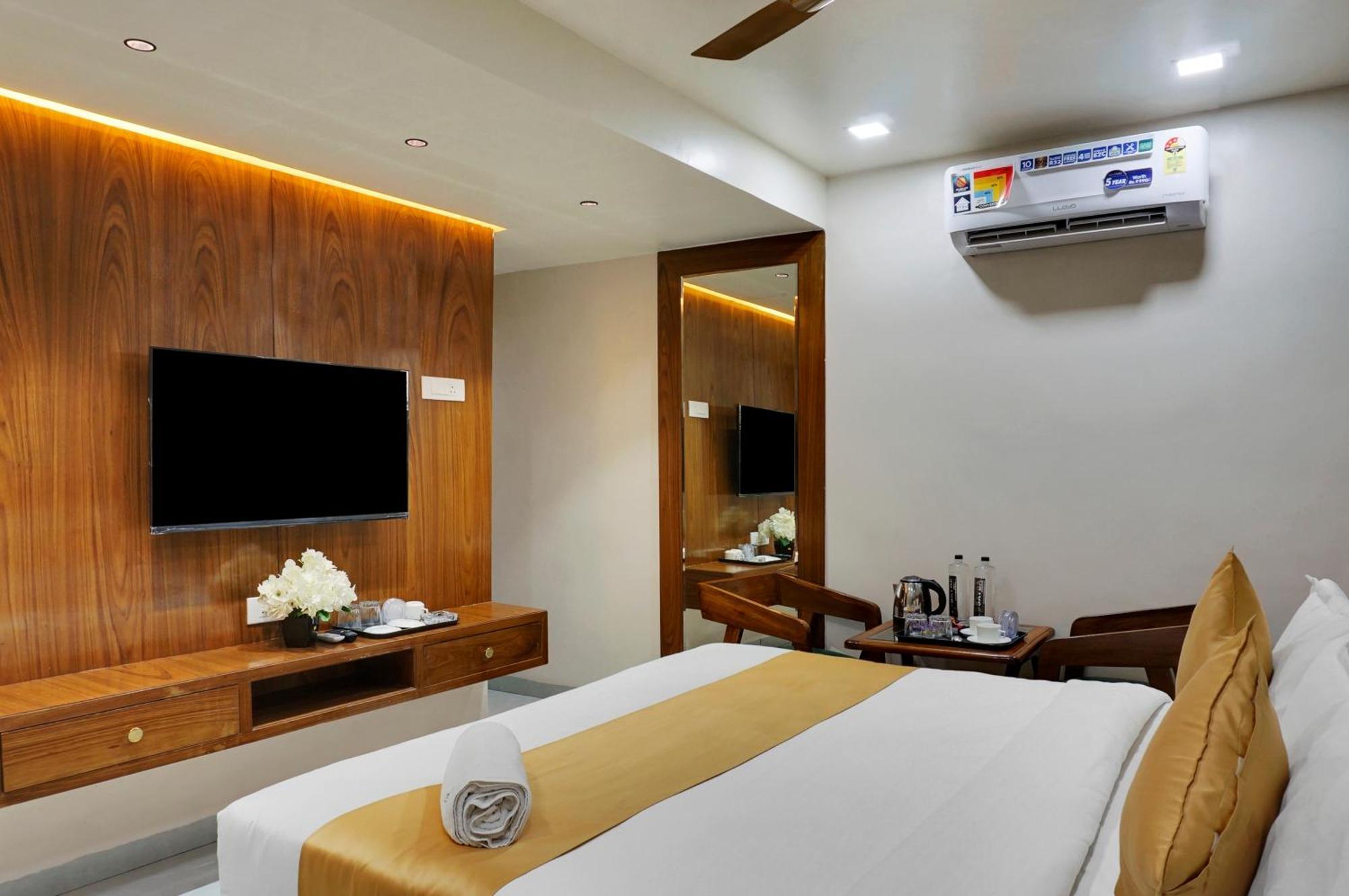Hotel Sayba Executive Пуна Экстерьер фото